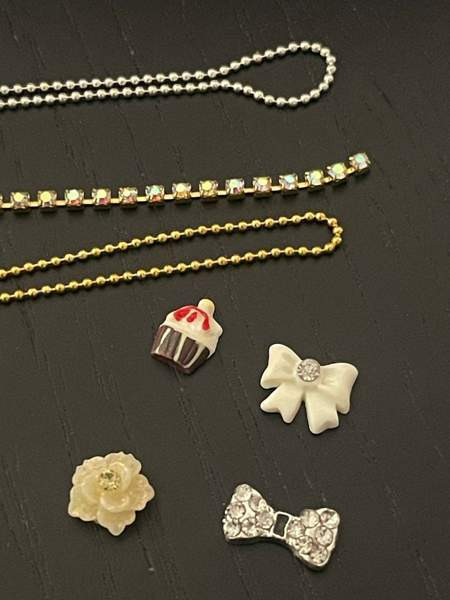 Kynsien koristelutarvikkeita Helsinki - valokuva 5