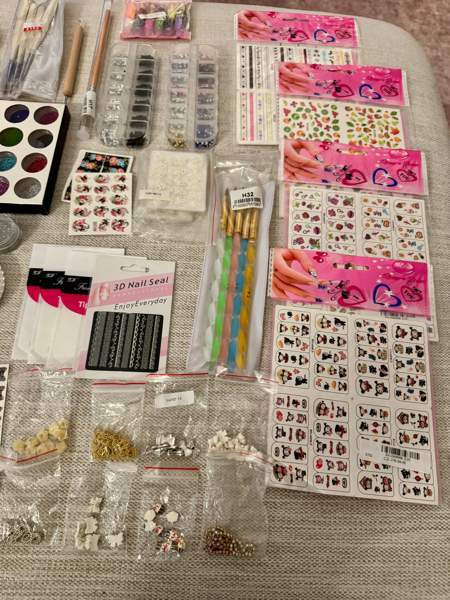 Kynsien koristelutarvikkeita Helsinki - valokuva 4