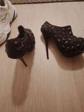 Myydään täysin uudet korkokengät Оулу