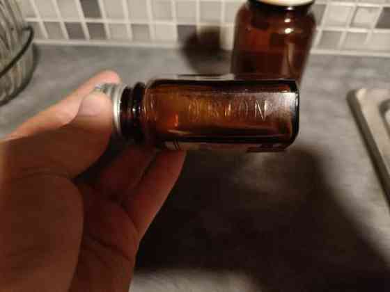 2kpl vanhoja lääkepurkkeja Vihti