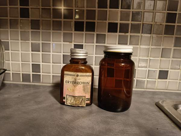 2kpl vanhoja lääkepurkkeja Vihti – foto 1