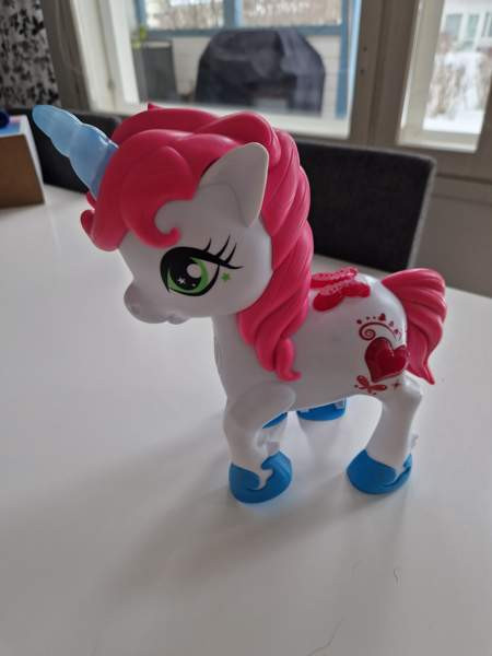 Little Unicorn puhuva yksisarvinen Yloejaervi – foto 3