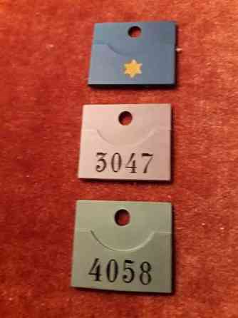 3 muovibrikkoja Sipoo