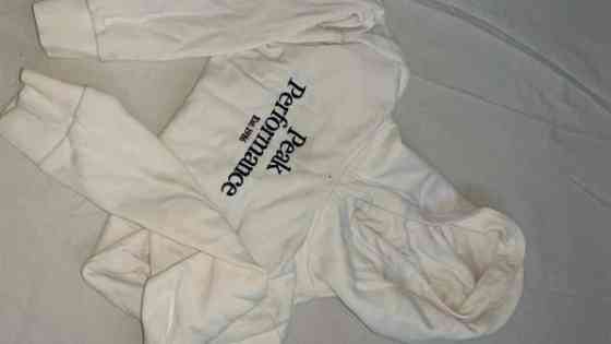 Uudenveroinen Peak Performance huppari! Helsinki