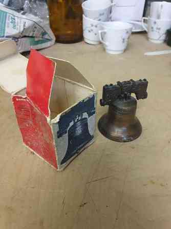 Liberty bell muistoesine Kirkkonummi