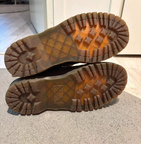 Dr. Martens 42 Tampere - valokuva 4