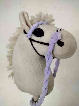 Vaalea keppari ja varusteita Tampere