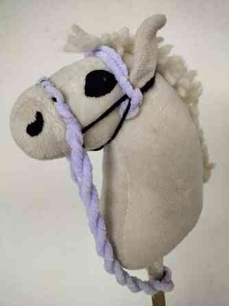 Vaalea keppari ja varusteita Tampere