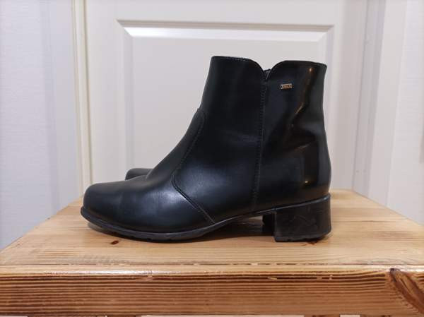 Naisten matalat nahkasaappaat Лаппенранта - изображение 1