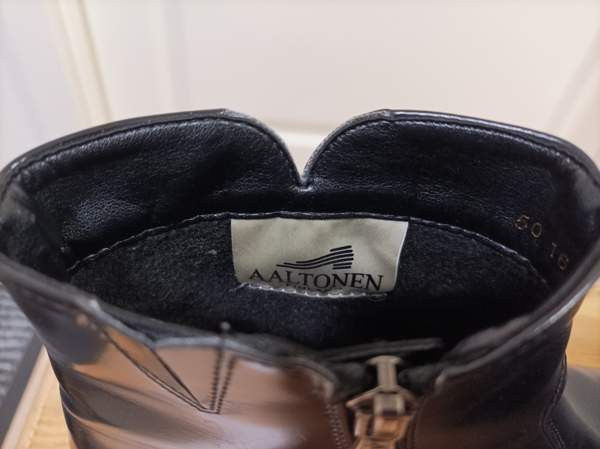 Naisten matalat nahkasaappaat Лаппенранта - изображение 4