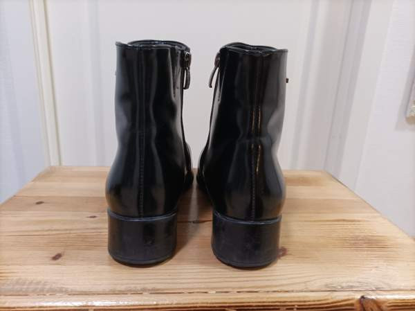 Naisten matalat nahkasaappaat Лаппенранта - изображение 5