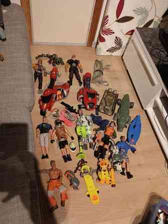 Myydään actionmanit. Uusikaupunki