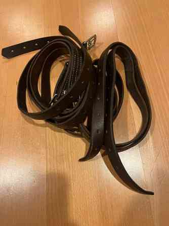 2 paria tummanruskeita nahkaisia jalustinremmejä, pituus n. 135 cm Helsinki