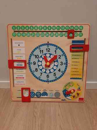 Puinen kalenterikello Jyvaeskylae