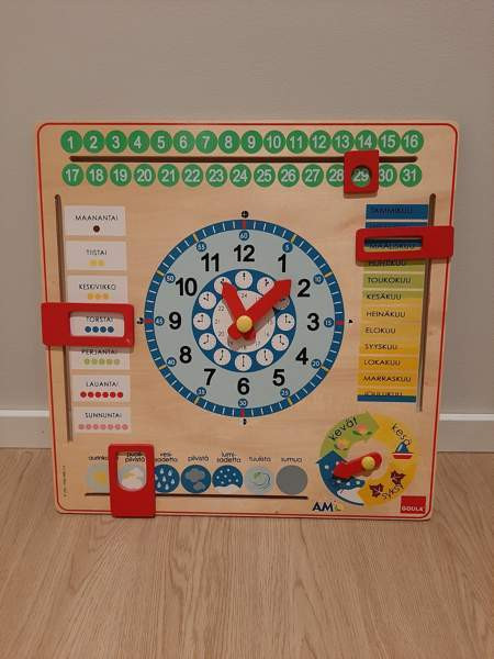 Puinen kalenterikello Jyväskylä - valokuva 1