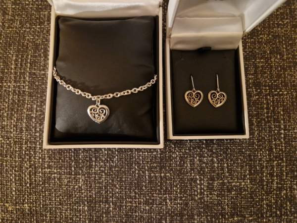 Lumoava Hertta korvakorut ja rannekoru Vantaa - valokuva 2