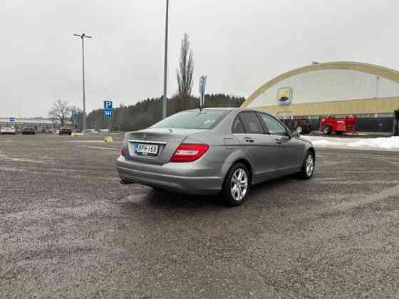 Mercedes-Benz C Pöytyä