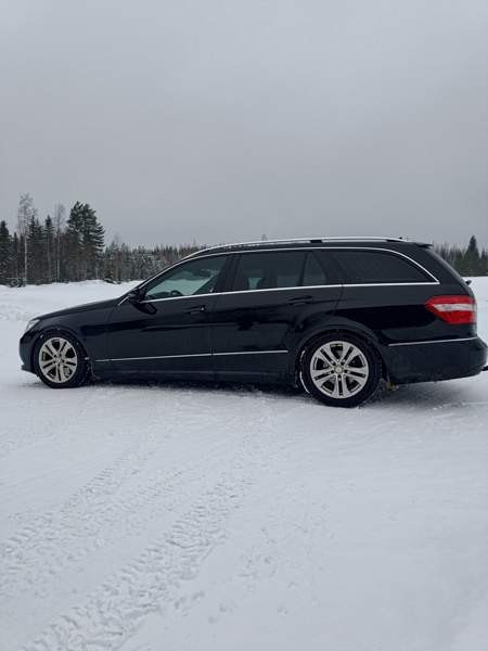 Mercedes-Benz E Kaavi - valokuva 3