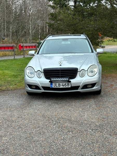 Mercedes-Benz E Vahto - valokuva 3