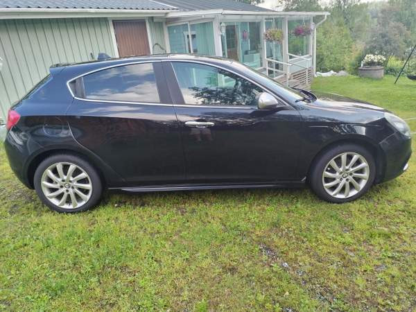 Alfa Romeo Giulietta Nokia - valokuva 7