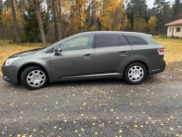 Toyota Avensis Jakobstad - valokuva 3