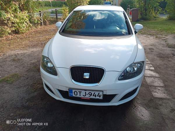 Seat Leon Oulu - valokuva 1