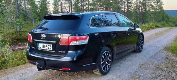 Toyota Avensis Oulu - valokuva 5
