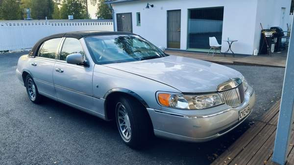 Lincoln Town Car Нокиа - изображение 1