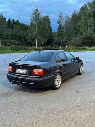 BMW 530 Kruunupyy