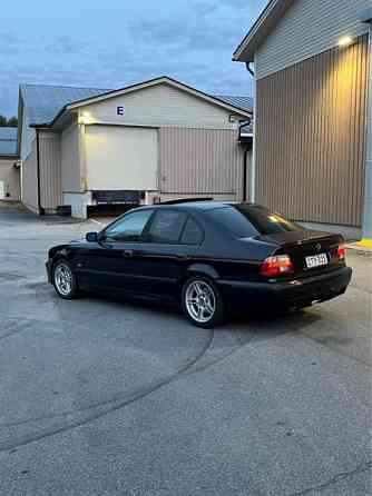 BMW 530 Kruunupyy