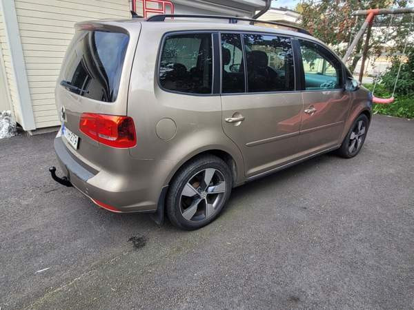 Volkswagen Touran Сейняйоки - изображение 8