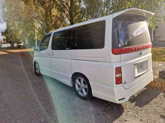 Nissan Elgrand Hollola