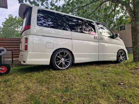 Nissan Elgrand Hollola