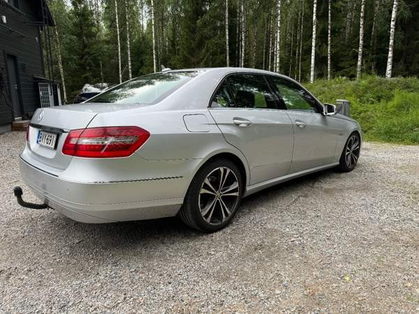 Mercedes-Benz E Keuruu - valokuva 4