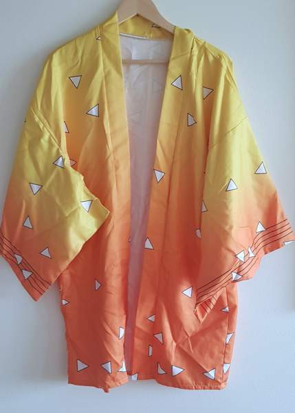 Demon Slayer Zenitsu cosplay asu koko M Helsinki - photo 3