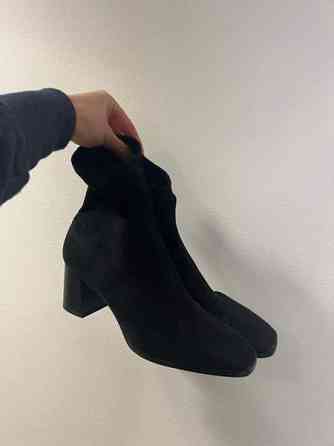 Mustat nilkkurit Kotka