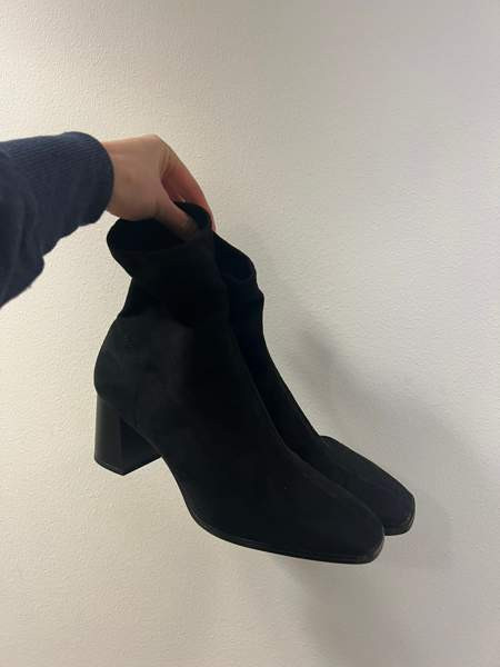 Mustat nilkkurit Kotka - valokuva 1