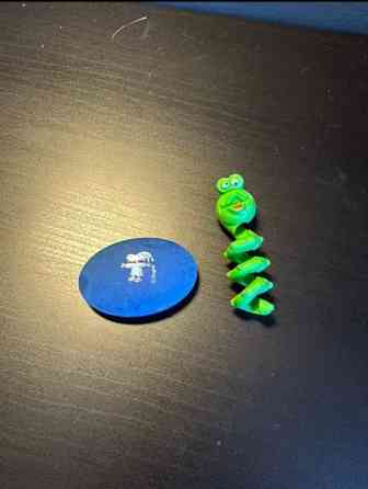 Herra Hakkarainen kumi ja käärme kynän ympärille Rauma