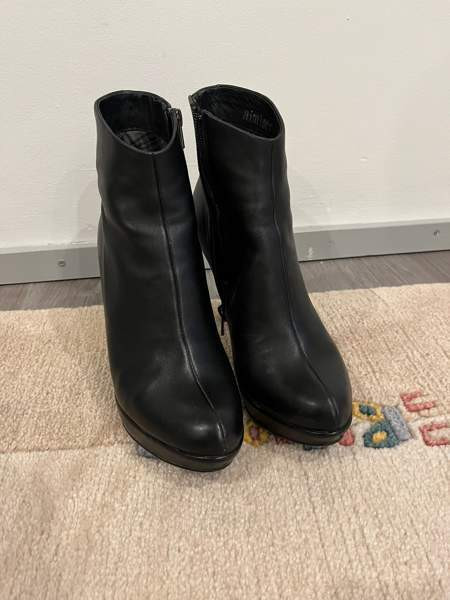 Mustat nilkkurit 38 Lahti - valokuva 1