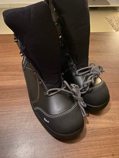 Sievi Spike 3 turvakengät nastamekanismilla Helsinki - valokuva 2