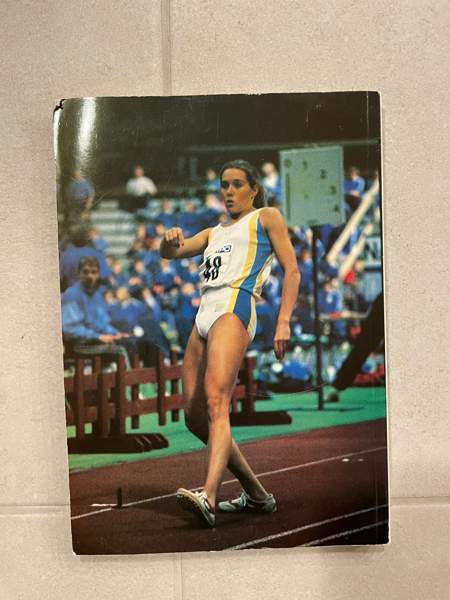 Pituushyppy Kolmiloikka -kirja Helsinki - photo 2