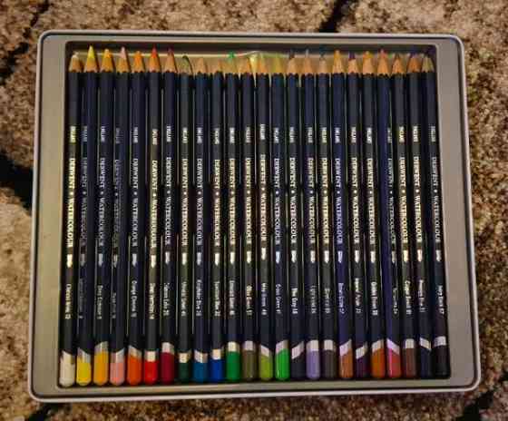 Akvarelli värikynät ja lehtiö vihkonen Helsinki