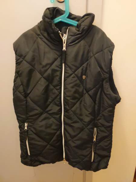 Horzen topparatsastusliivi 44 Helsinki - valokuva 1