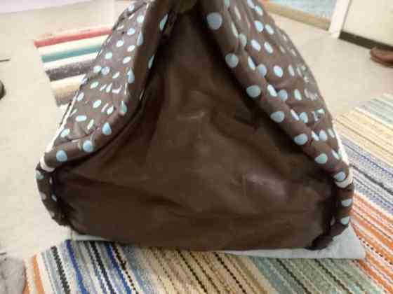 Kissan tai pikku koiran koirankoppi pesä Kotka