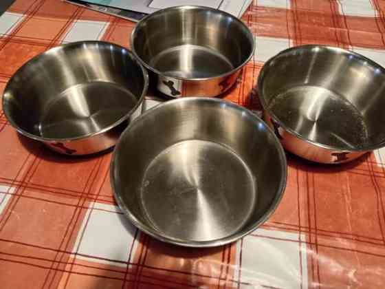 4 metallista pientä ruokakuppia Kotka