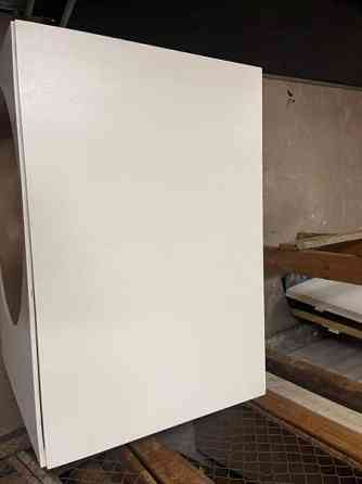 Tukevaa tekoa oleva, itsetehty koirankoppi Helsinki