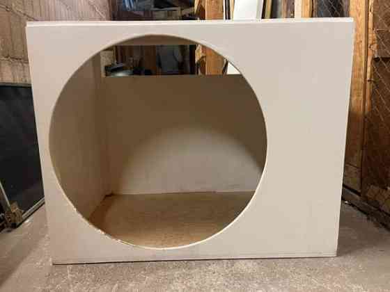 Tukevaa tekoa oleva, itsetehty koirankoppi Helsinki