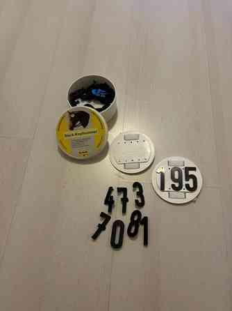 Muovinen numerolappu suitsiin, 2 kpl alustoja ja numerosarjoja Helsinki