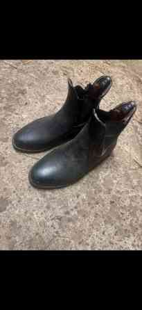 Suojat ja nilkkurit Kiuruvesi