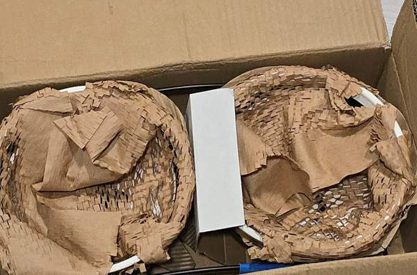 Läjä koirantarvikeita, leluja, ja kuppeja. Kangasala - valokuva 4